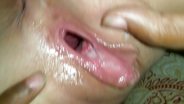 Horny blonde Carla Cox បំពេញចិត្តស្រេកឃ្លានរបស់នាង