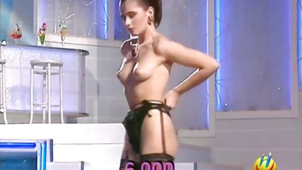Holly Taylor ប៍នតង់ដេងសិចស៊ី ល្វក់ល្វន់ បញ្ចេញលិង្គធំរបស់នាង