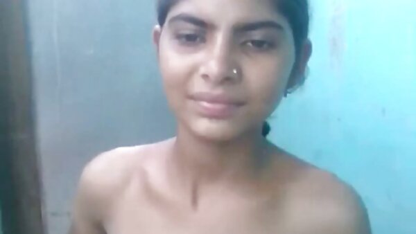 Dude fucks មិត្តស្រី hussy របស់គាត់ និងធ្វើឱ្យនាង ជញ្ជក់មាន់