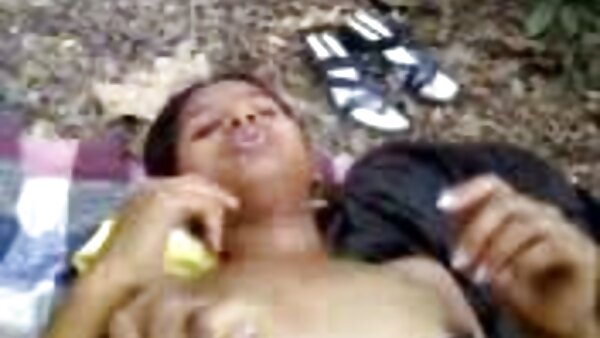 TS slutty girlie ទទួល​បាន​ស្នៀត​បឺត​ជញ្ជក់​បំពង់ក​យ៉ាង​ខ្លាំង