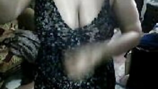 សម្រស់​ស្បែក​ស្លេក Candice Cox និង Lexi Leigh ទទួល​បាន​ការ​ខួង​យក​ទៅ​ក្នុង​ស្ទីម​បួន