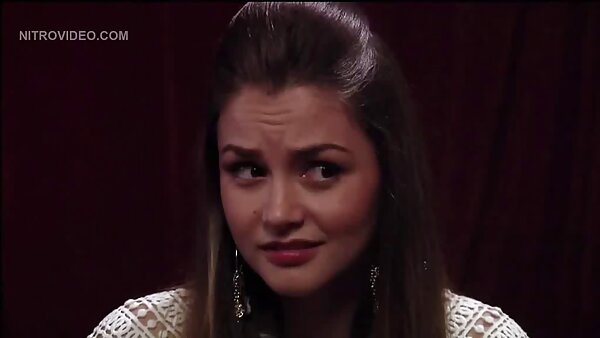 ស្ត្រី​ស្លូតបូត​ Caroline Brekara ធ្វើ​ឱ្យ​រន្ធ​គូថ​របស់​នាង​ត្រូវ​គ្រេច​ចេញ