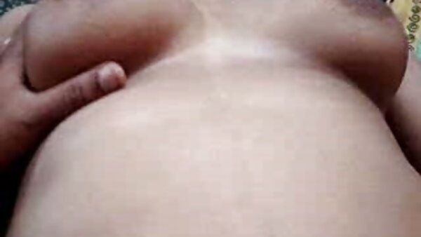 Raven haired asstastic hottie នឹង​ត្រូវ​បាន​ឆ្កែ​ខាំ